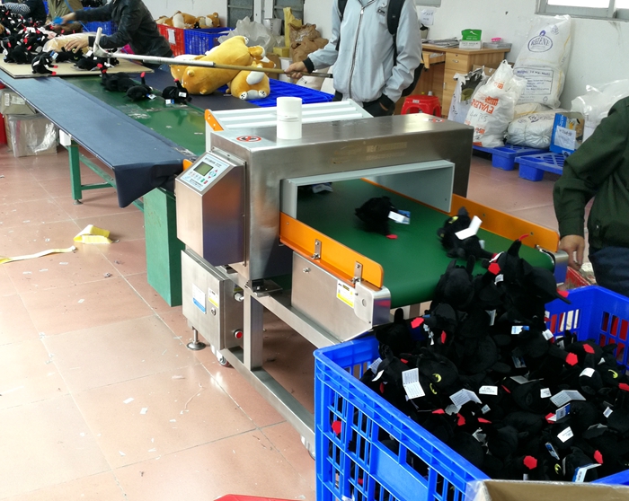1562335842195585.jpg 源康毛絨玩具壓縮導(dǎo)入型金屬檢測(cè)機(jī)5.jpg