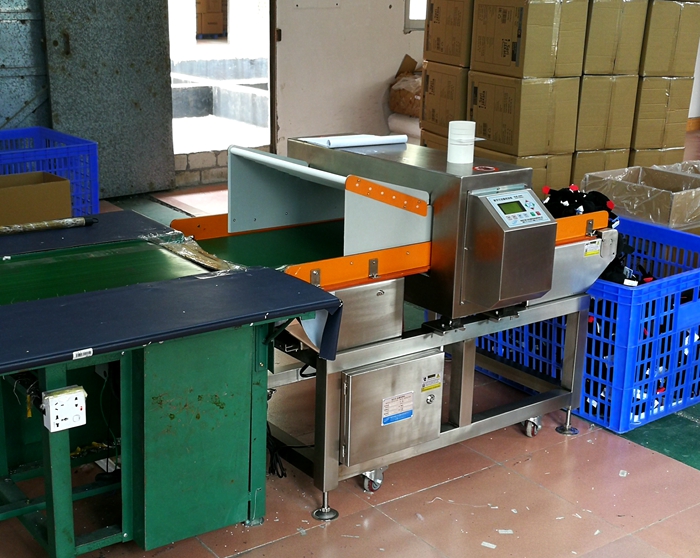 1562335913420426.jpg 源康毛絨玩具壓縮導(dǎo)入型金屬檢測(cè)機(jī)4.jpg